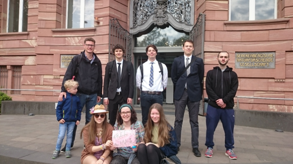 Leistungskursschüler besuchen Senkenberg Museum