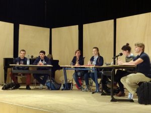 Lino Leudesdorf (Jusos), Leopold Born (JU), Angela Manz (Vertreterin des SSR), Katharina Schreiner (JuLI), Malena Todt (Grüne Jugend) und Erik Wolf (Solid Linksjugend)